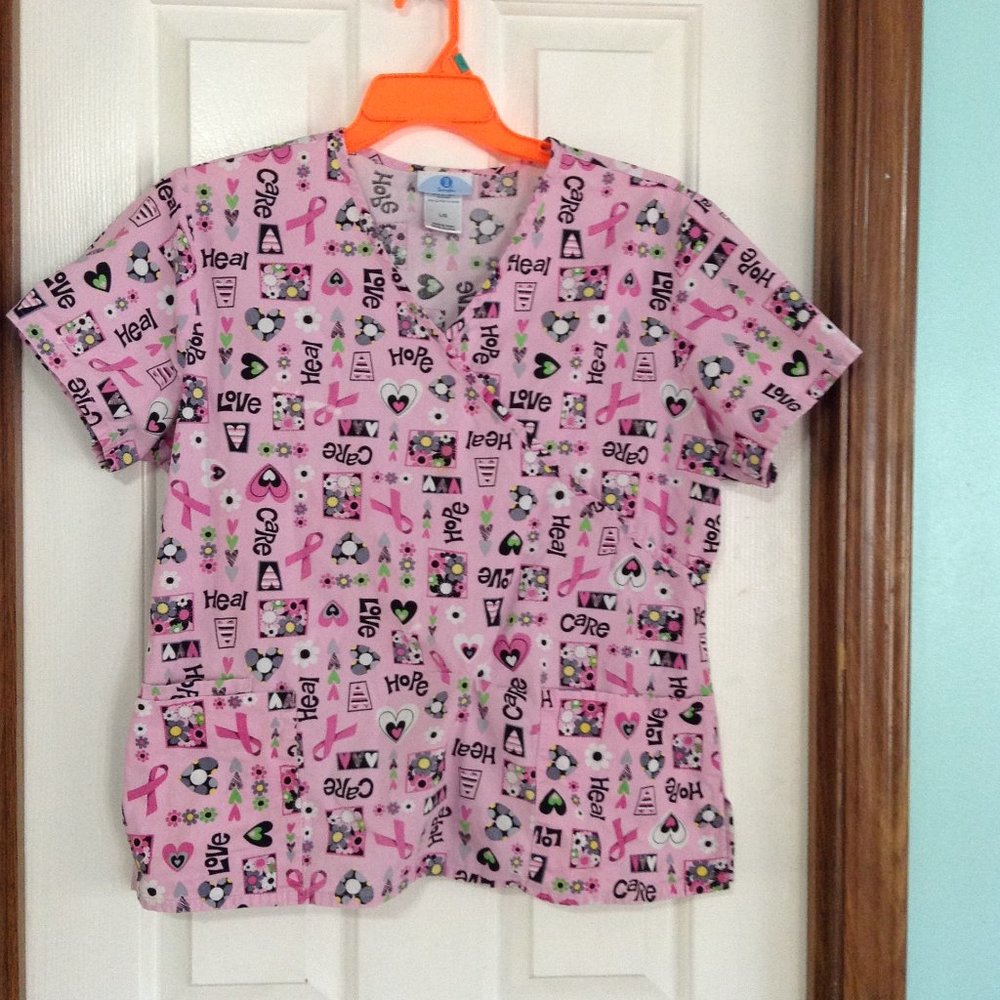 SCRUBS L/G HOPE HAD A HOLE THAT WAS FIXED IN THE FRONT SHOWEN IN PHOTOS USED